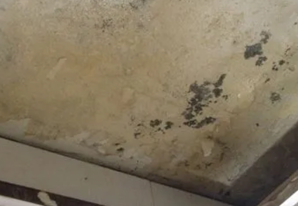 安顺市阳台漏水维修公司分享下安顺市卫生间渗水维修需要注意哪些问题。